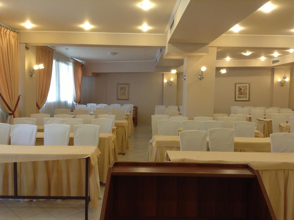 Hotel Orfeas Калампака Экстерьер фото